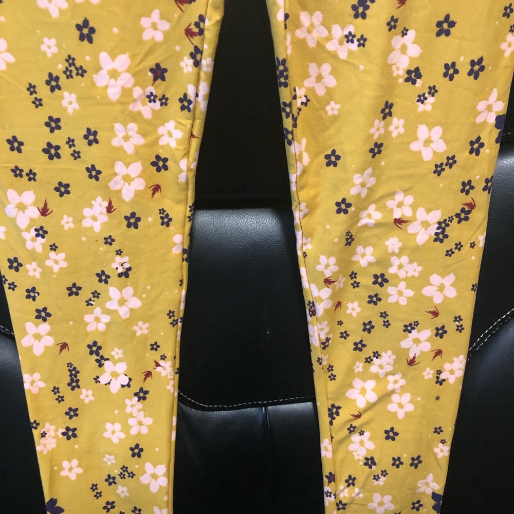 Lularoe leggings in OS Floral Print